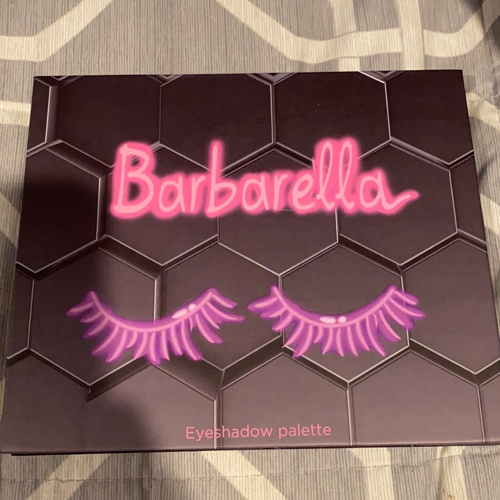 BeeBeauty Barbella Eyeshadow palette.